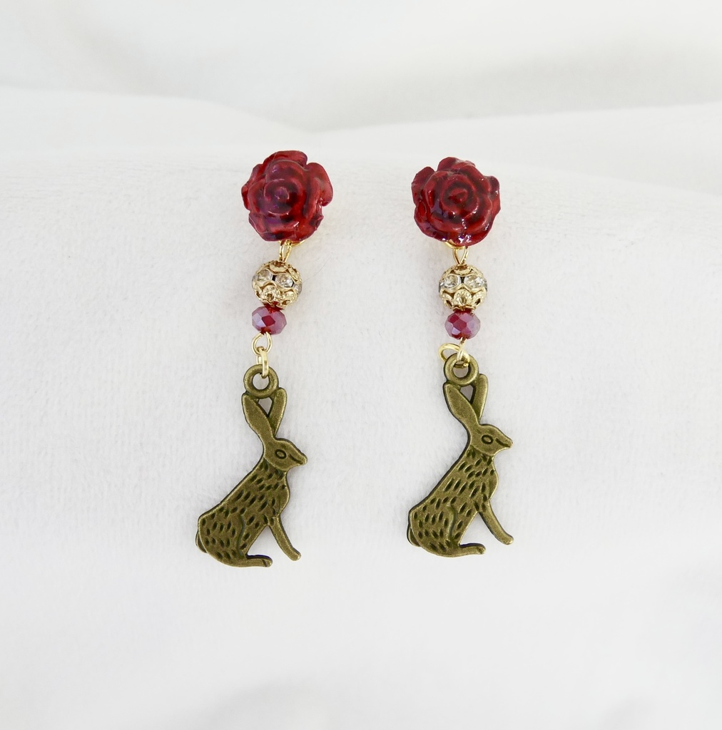 赤い目　イメージピアス