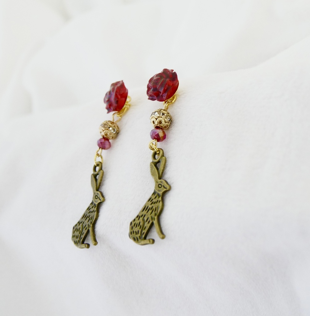 赤い目 イメージピアス