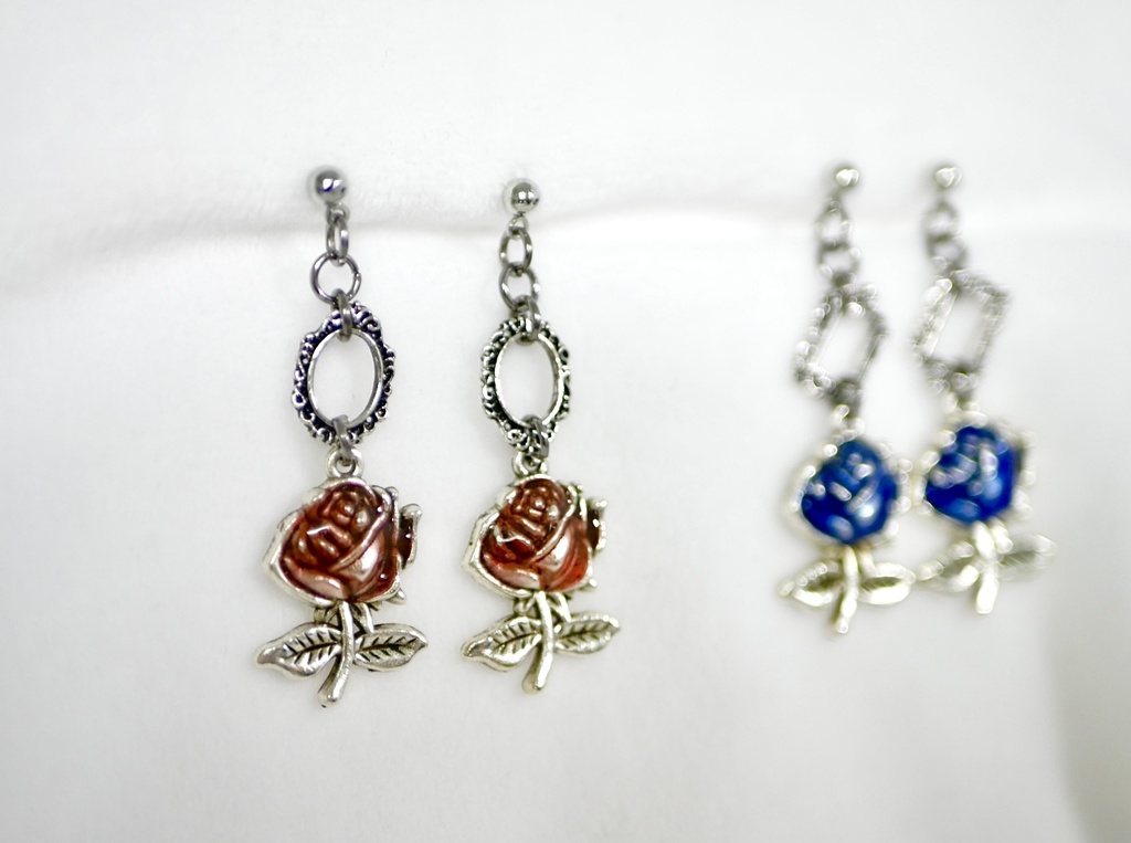 【イヤリング変更可】Ibイメージ薔薇ピアス