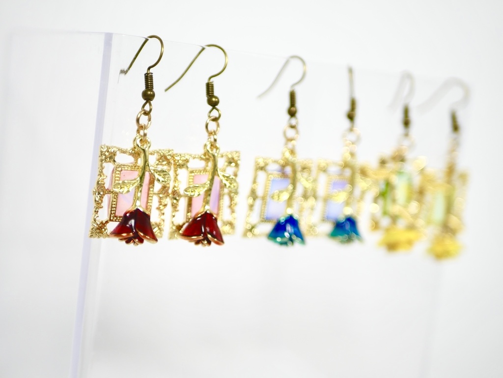 【イヤリング変更可】Ibイメージ薔薇×額縁ピアス