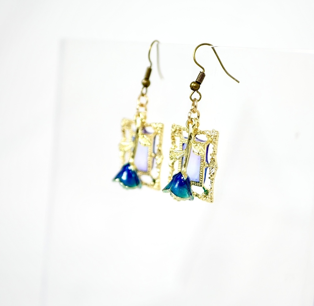 【イヤリング変更可】Ibイメージ薔薇×額縁ピアス