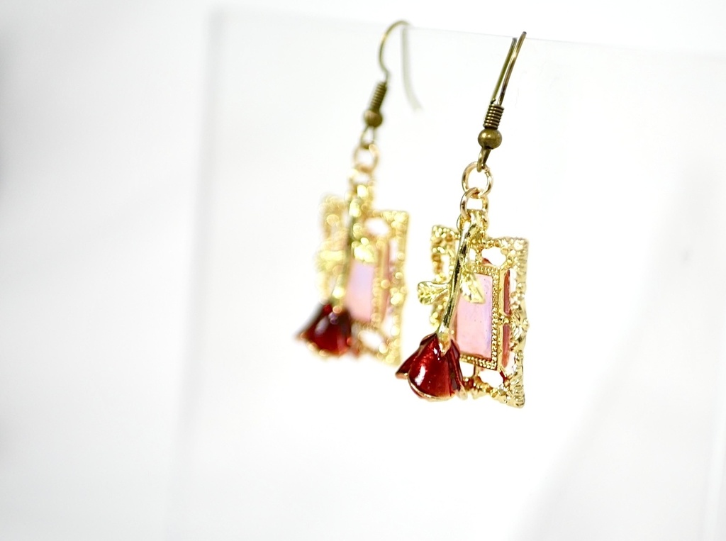 【イヤリング変更可】Ibイメージ薔薇×額縁ピアス