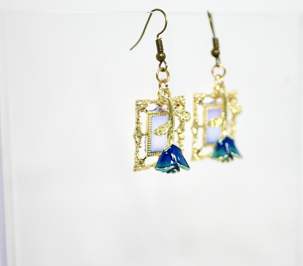 【イヤリング変更可】Ibイメージ薔薇×額縁ピアス