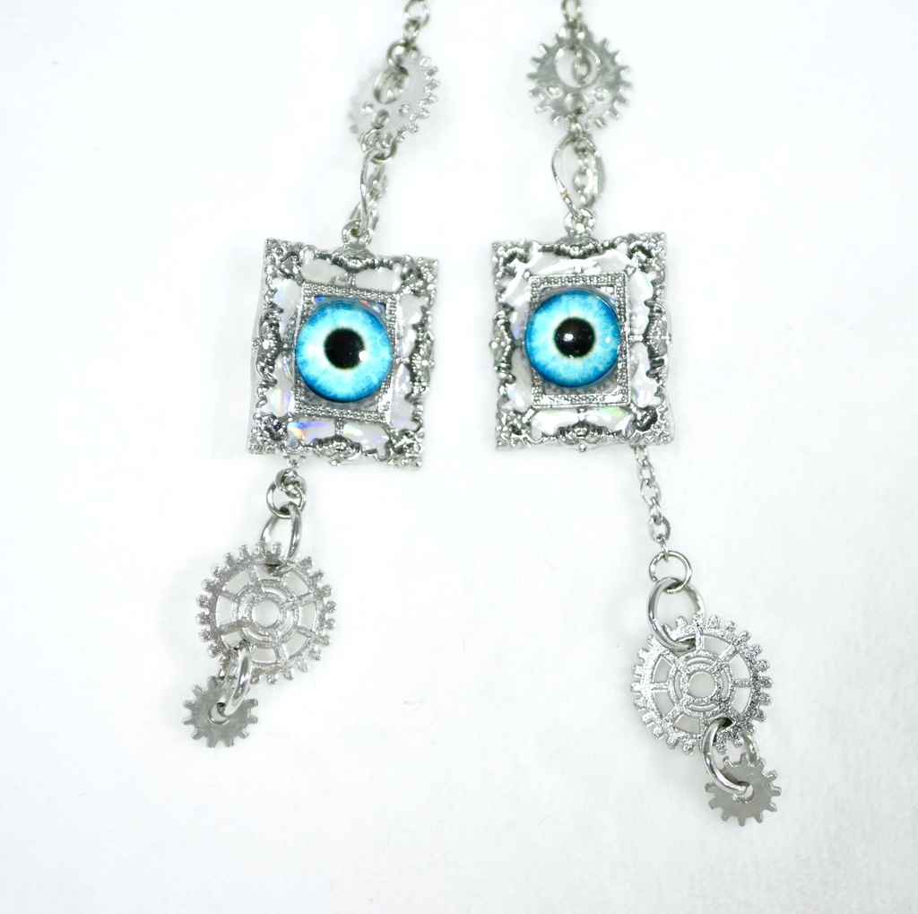 機械仕掛けの瞳ピアス