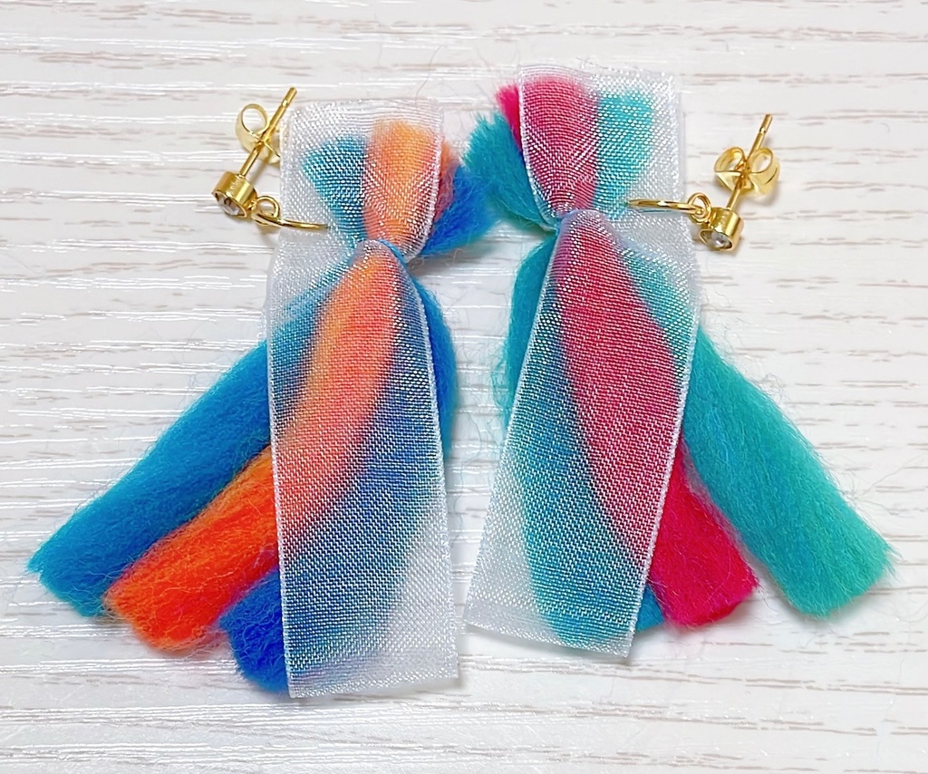 カラフルふわふわピアス/イヤリング ブルー