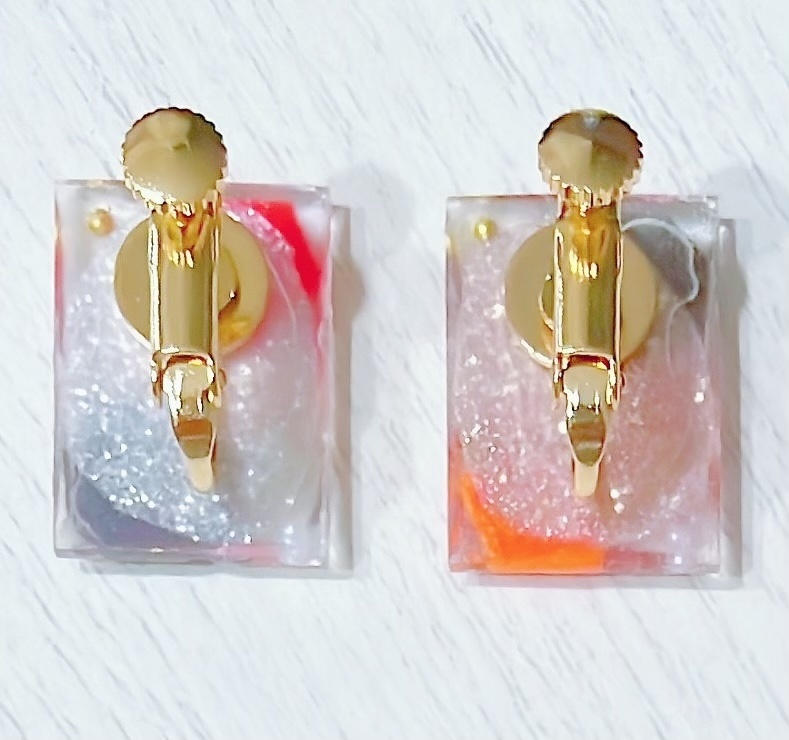 オレンジ2色とブラウン2色のレジンイヤリング/ピアス