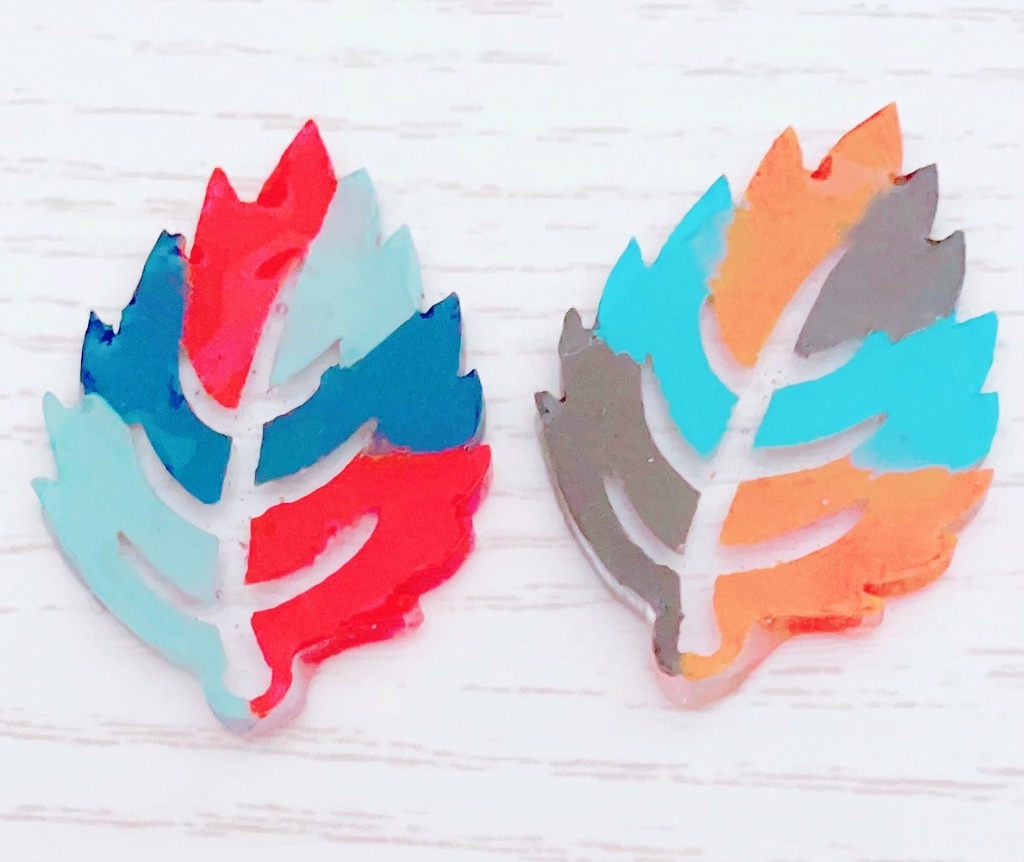 カラフル葉っぱ🌿color2🧡レジンイヤリング/ピアス