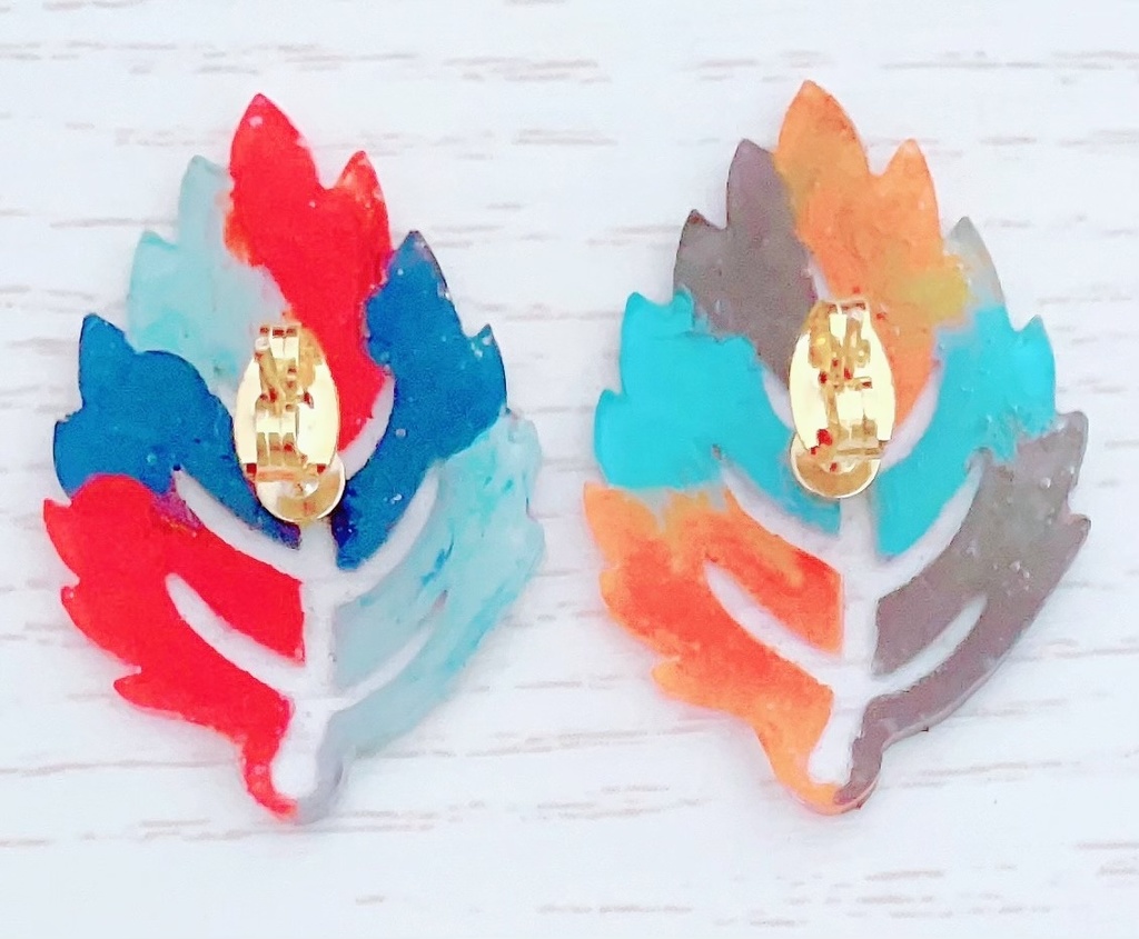 カラフル葉っぱ🌿color2🧡レジンイヤリング/ピアス