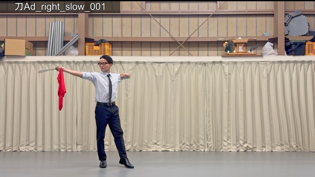 スーツアクション動画・写真資料【 刀 】動作A_衣装d・Yシャツ(袖まくり)