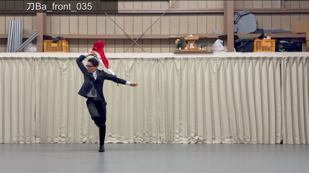 スーツアクション動画・写真資料【刀】 動作B_衣装a・ジャケット有(ボタンとじ)