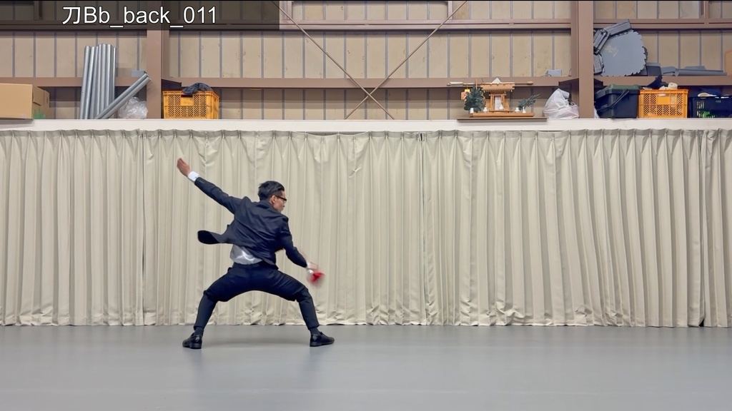 スーツアクション動画・写真資料【 刀 】動作B_衣装b・ジャケット有(ボタンあけ)