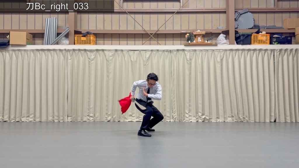 スーツアクション動画・写真資料【 刀 】動作B_衣装c・Yシャツ(袖のばし)