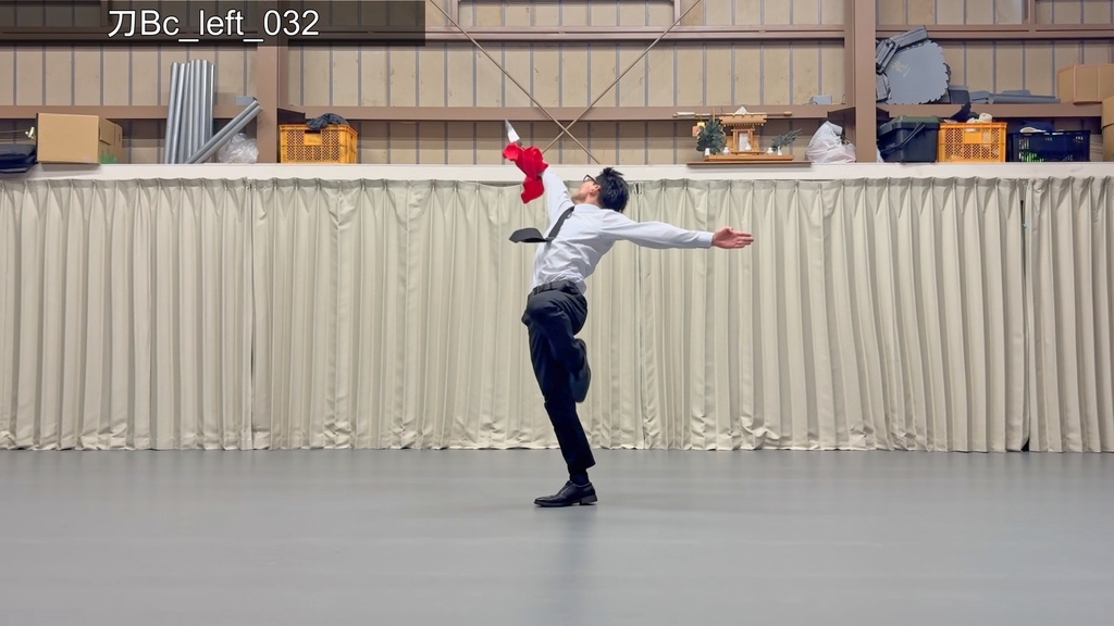 スーツアクション動画・写真資料【 刀 】動作B_衣装c・Yシャツ(袖のばし)