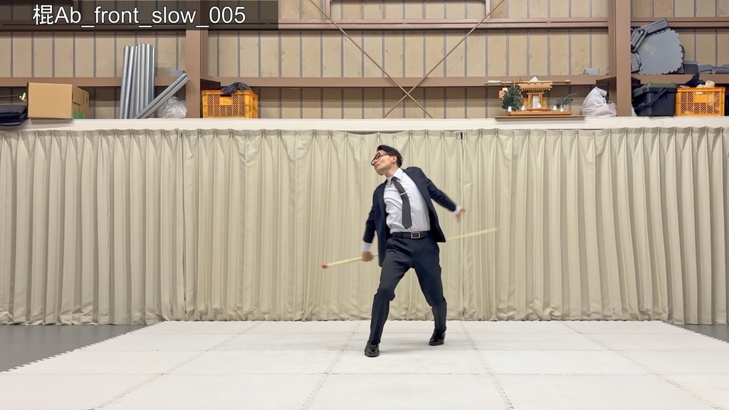 スーツアクション動画・写真資料【 棍 】動作A_衣装b・ジャケット有(ボタンあけ)