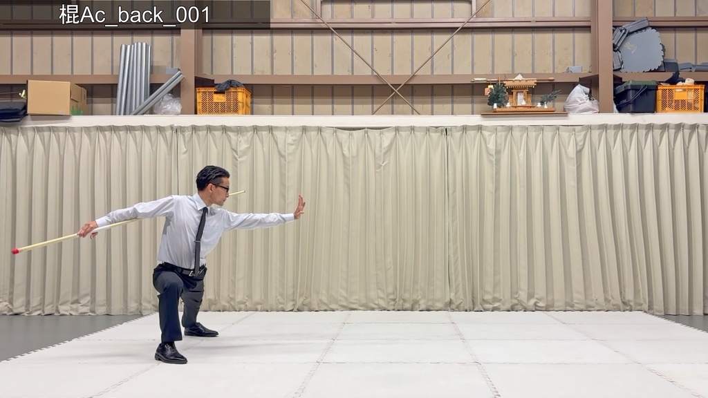 スーツアクション動画・写真資料【 棍 】動作A_衣装c・Yシャツ(袖のばし)