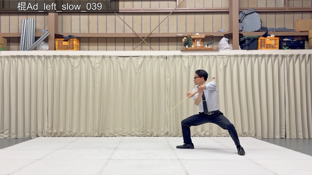 スーツアクション動画・写真資料【 棍 】動作A_衣装d・Yシャツ(袖まくり)