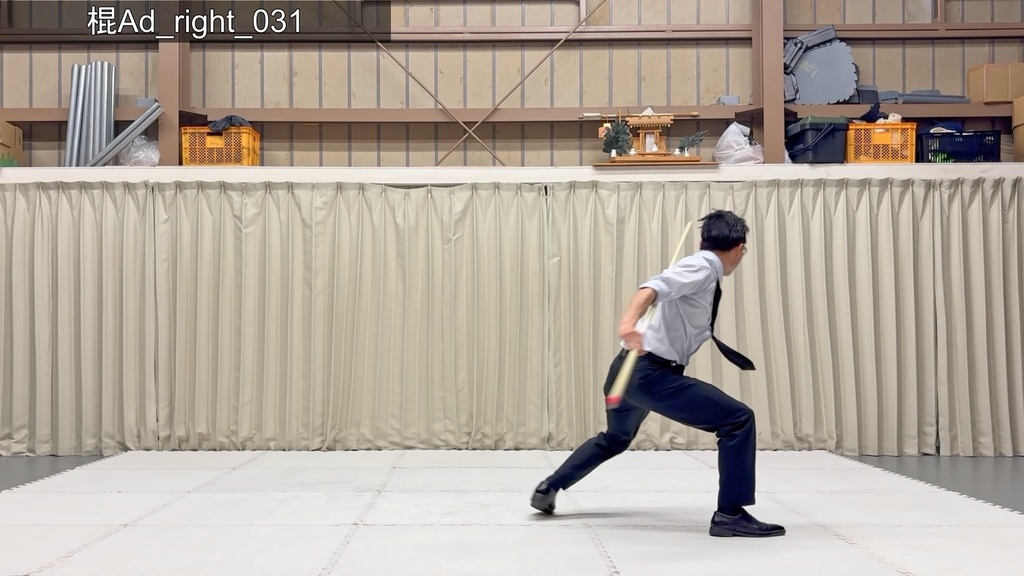 スーツアクション動画・写真資料【 棍 】動作A_衣装d・Yシャツ(袖まくり)