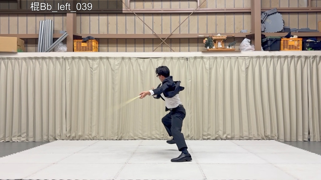 スーツアクション動画・写真資料【 棍 】動作B_衣装b・ジャケット有(ボタンあけ)