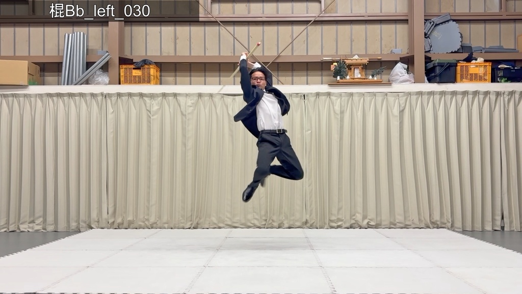 スーツアクション動画・写真資料【 棍 】動作B_衣装b・ジャケット有(ボタンあけ)