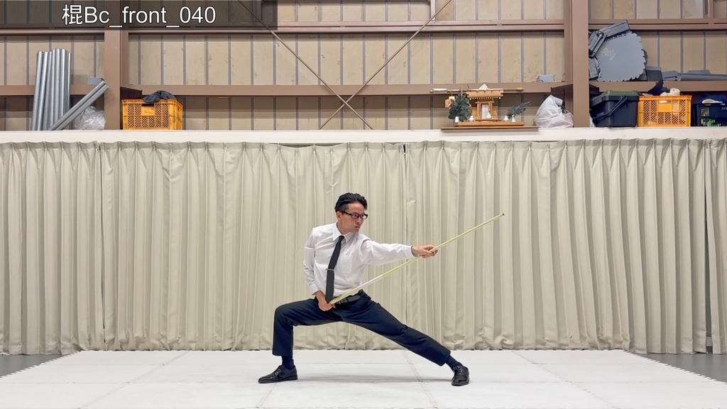 スーツアクション動画・写真資料【 棍 】動作B_衣装c・Yシャツ(袖のばし)