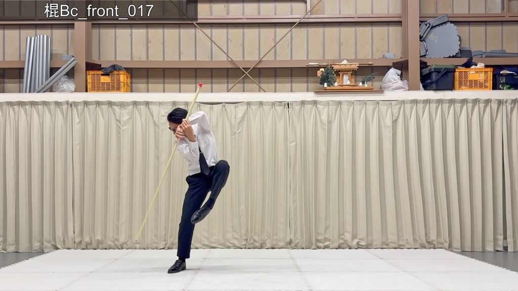 スーツアクション動画・写真資料【 棍 】動作B_衣装c・Yシャツ(袖のばし)