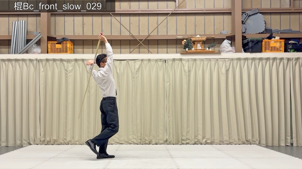 スーツアクション動画・写真資料【 棍 】動作B_衣装c・Yシャツ(袖のばし)