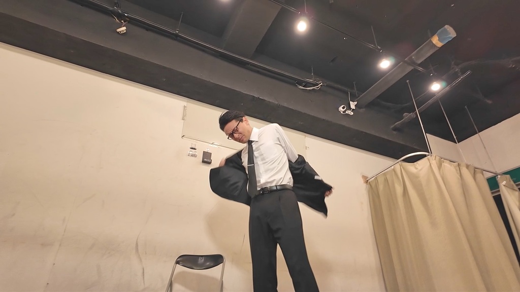 日常動作 #002〈スーツ動画・写真資料〉