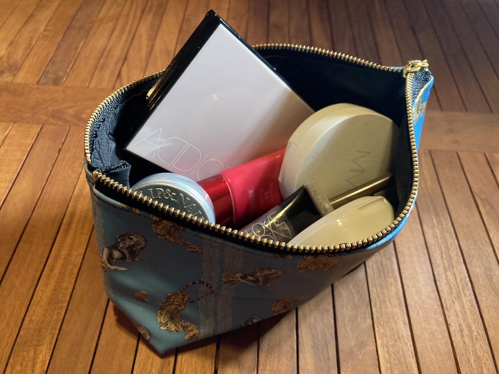 オオカミとトラのコスメポーチ