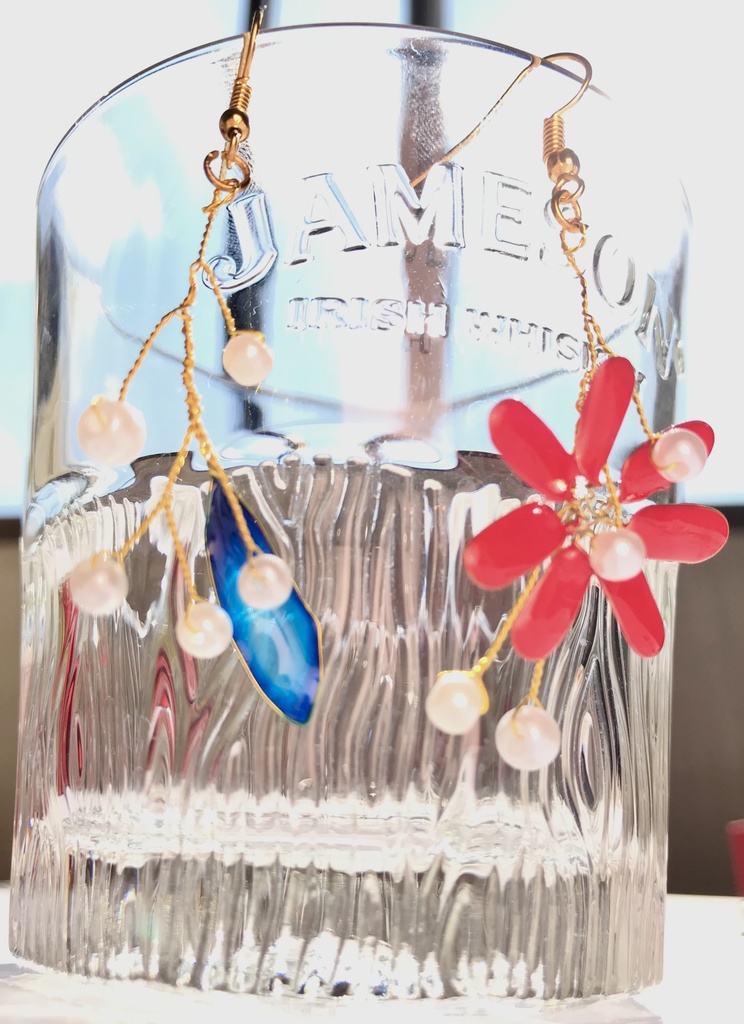 ナナイロのピアス