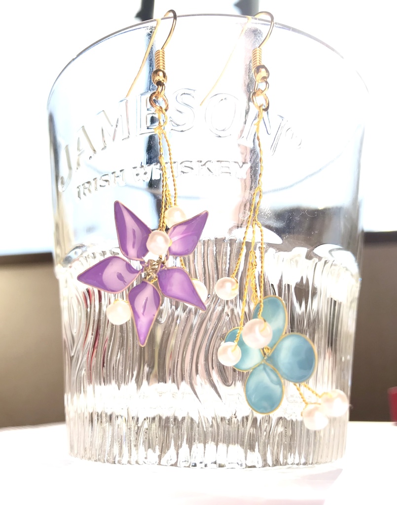 ナナイロのピアス