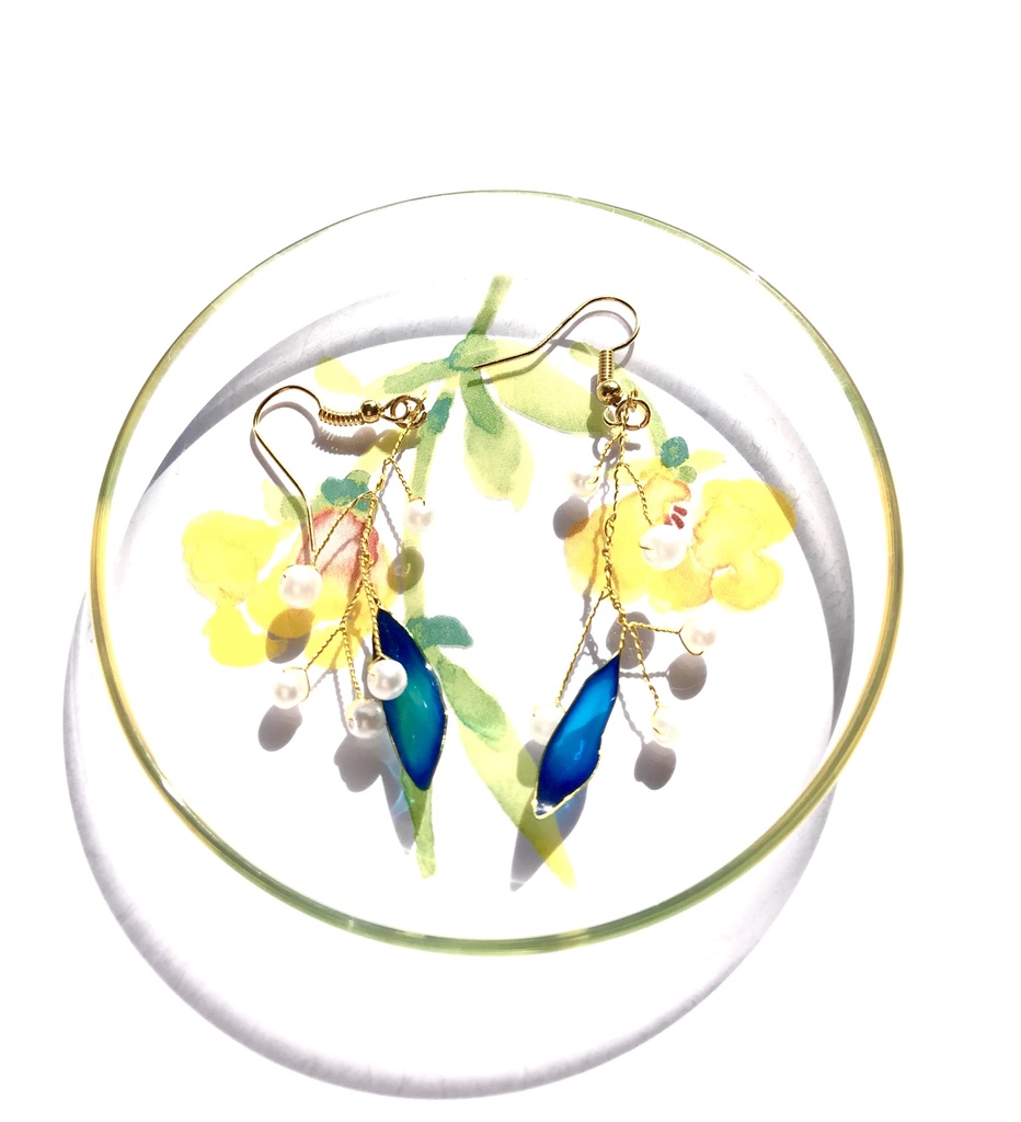 ナナイロのピアス