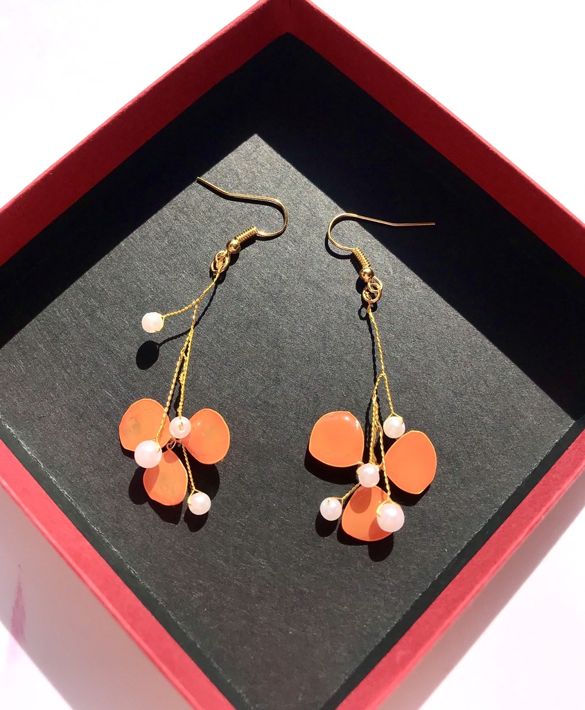 ナナイロのピアス