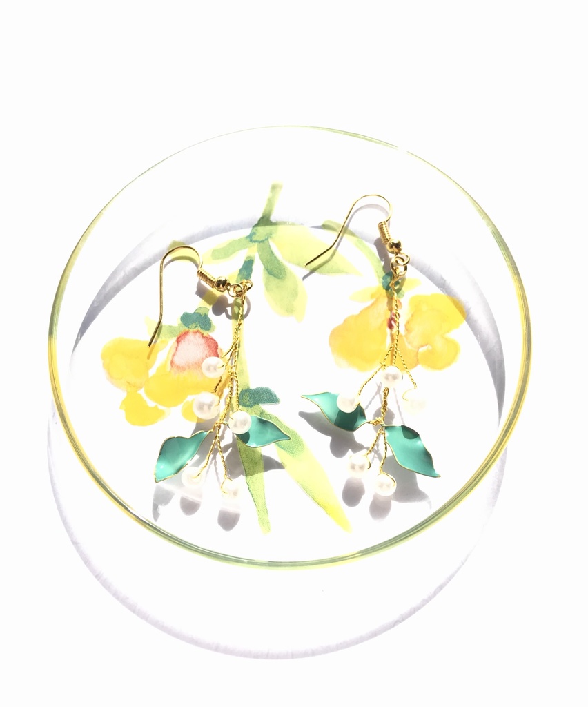 ナナイロのピアス