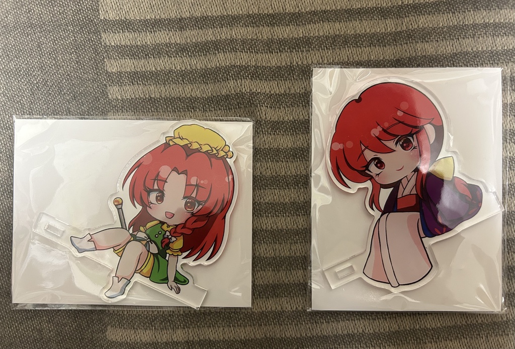 お座りアクスタ