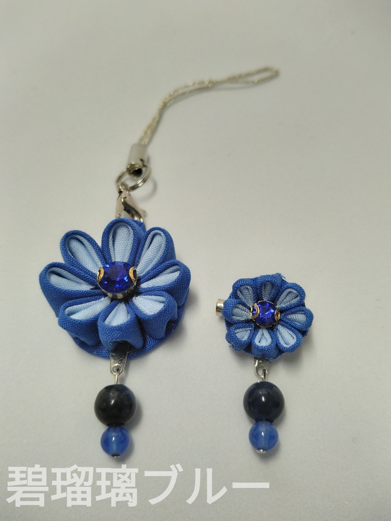 【値下げしました】ドールとお揃いデザインのストラップ&ブローチ