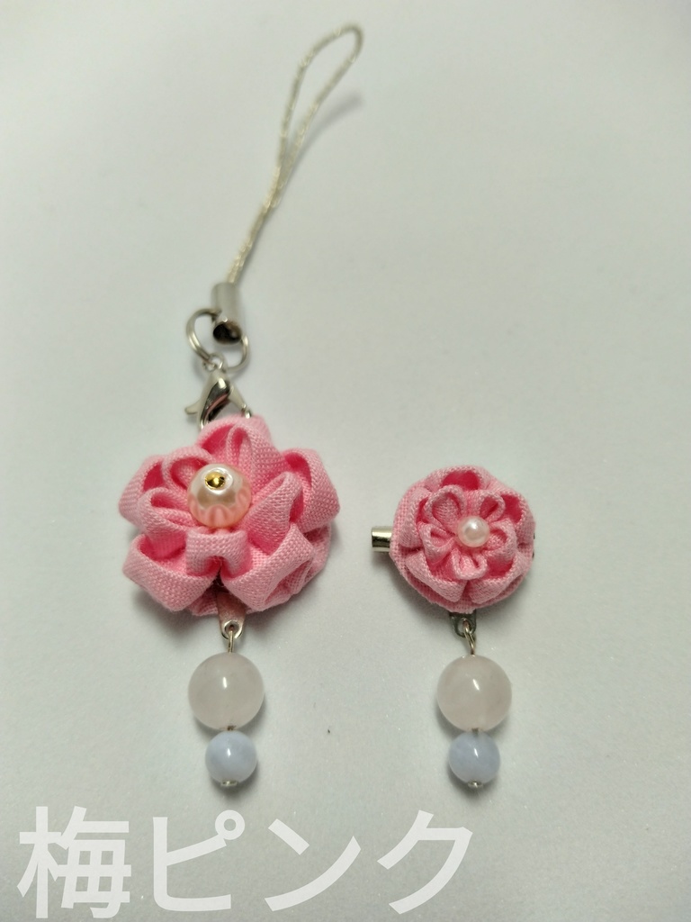 【値下げしました】ドールとお揃いデザインのストラップ&ブローチ