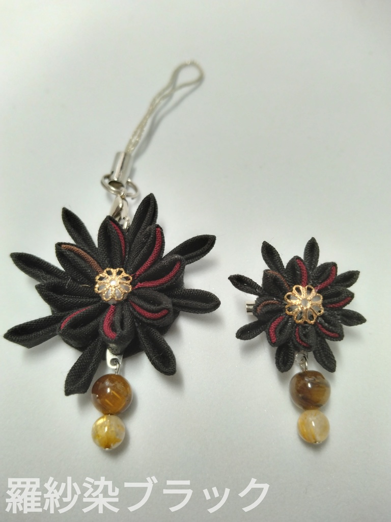 【値下げしました】ドールとお揃いデザインのストラップ&ブローチ