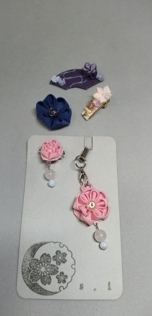 福袋(No.11)ドールとお揃いデザインのブローチ&ストラップ＋アクセ3点