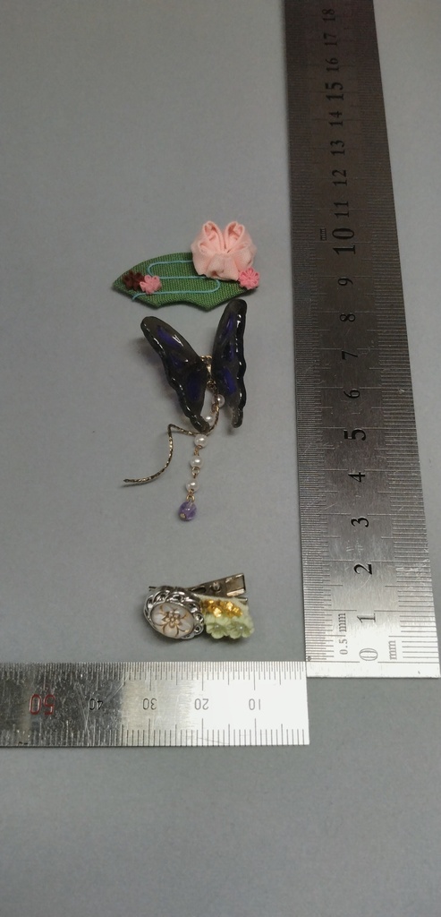 福袋(No.12)ドールとお揃いデザインのブローチ&ストラップ＋アクセ3点