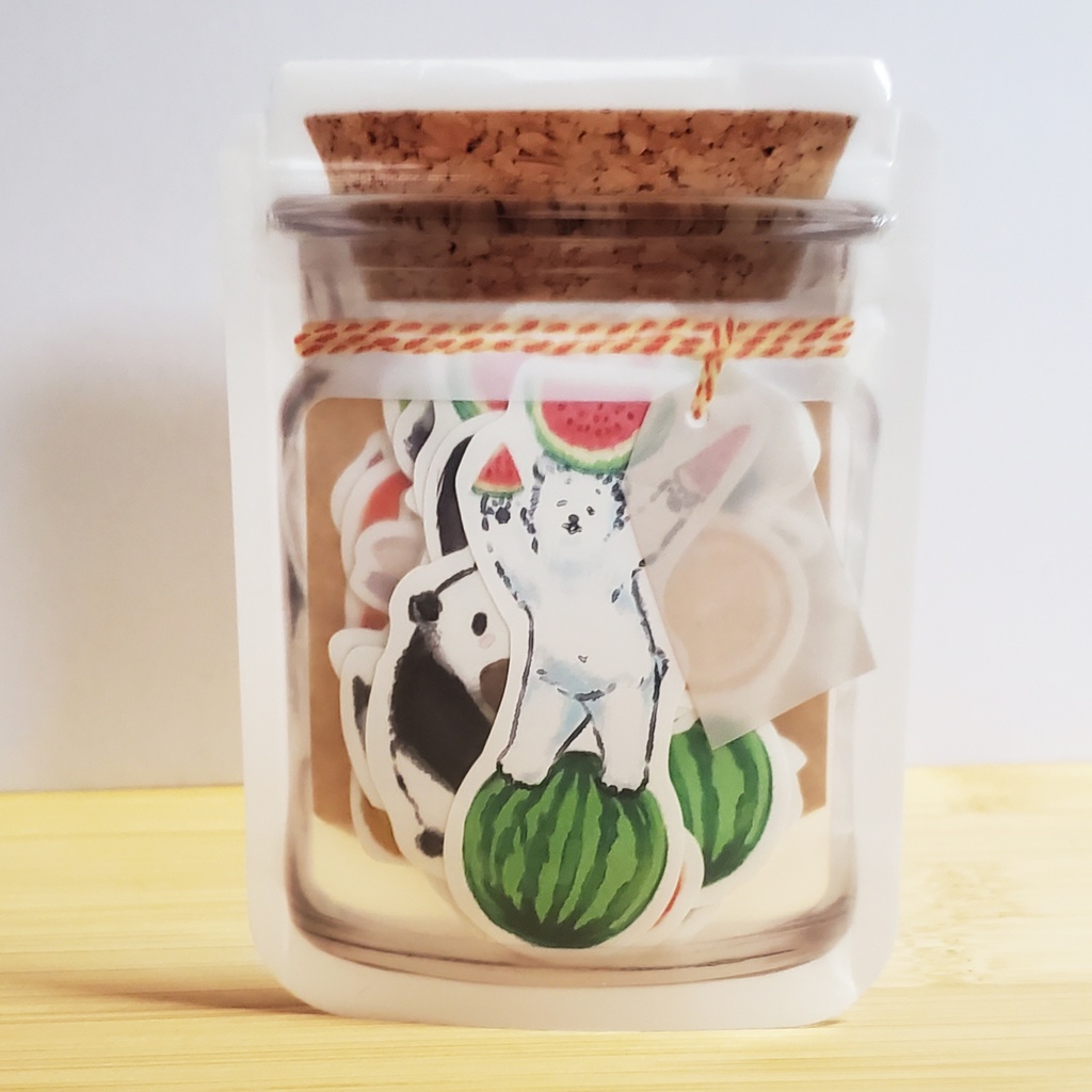 動物とフルーツの小さなフレークシール 37枚 瓶のデザインの袋にギュッと詰めてお届け