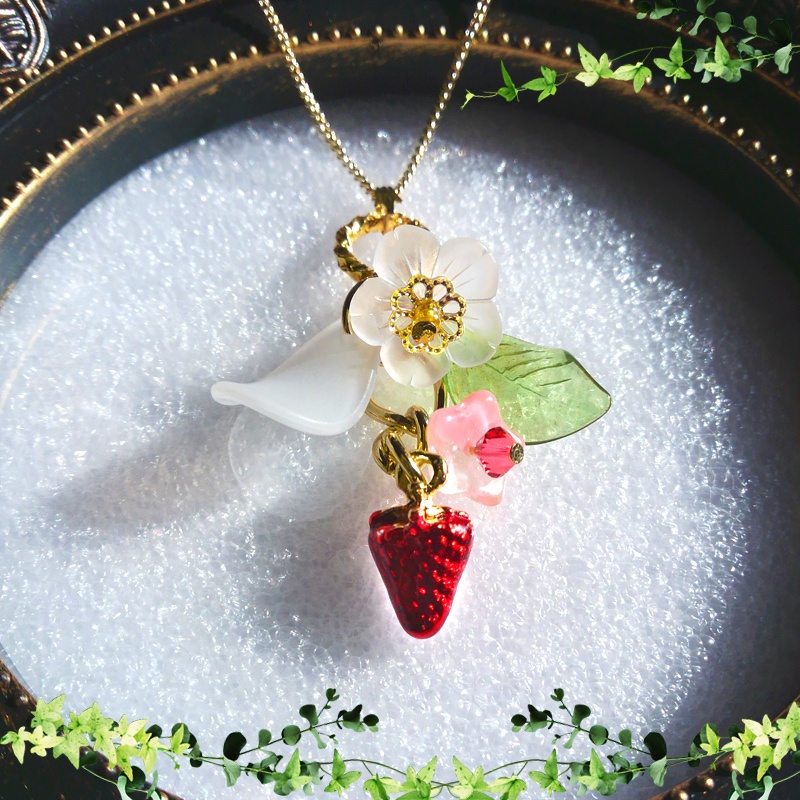 イチゴイメージネックレス
