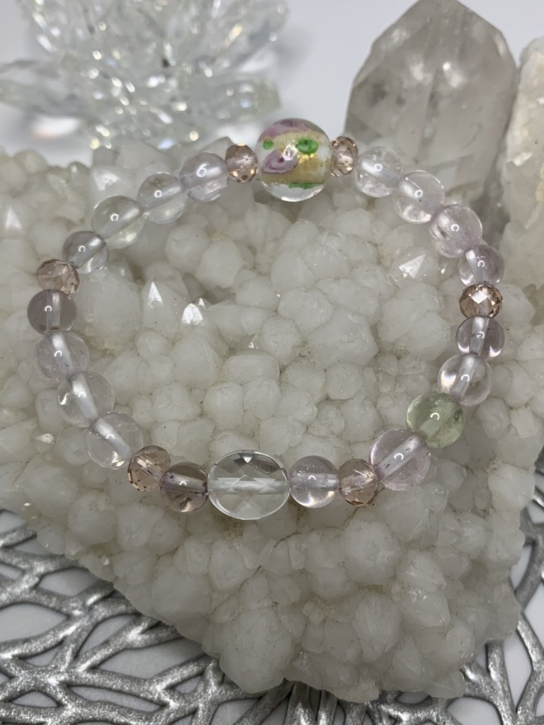 淡い薔薇とクンツァイトのブレスレット