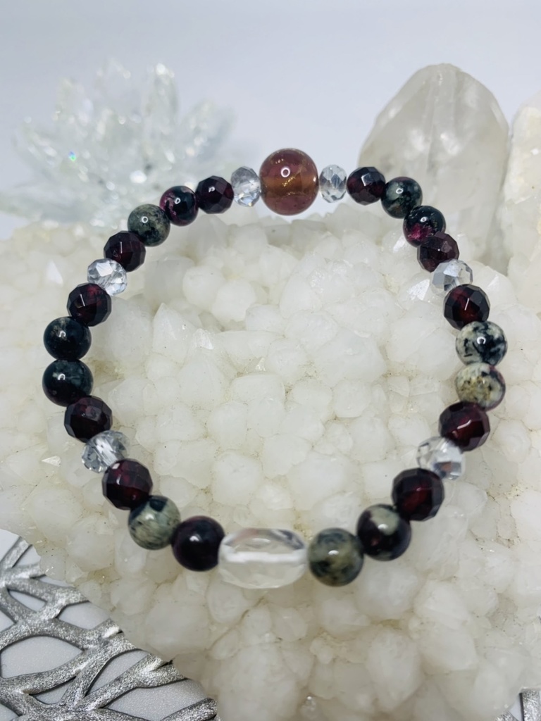 ★女性の味方★ユーディアライト&ガーネットブレスレット