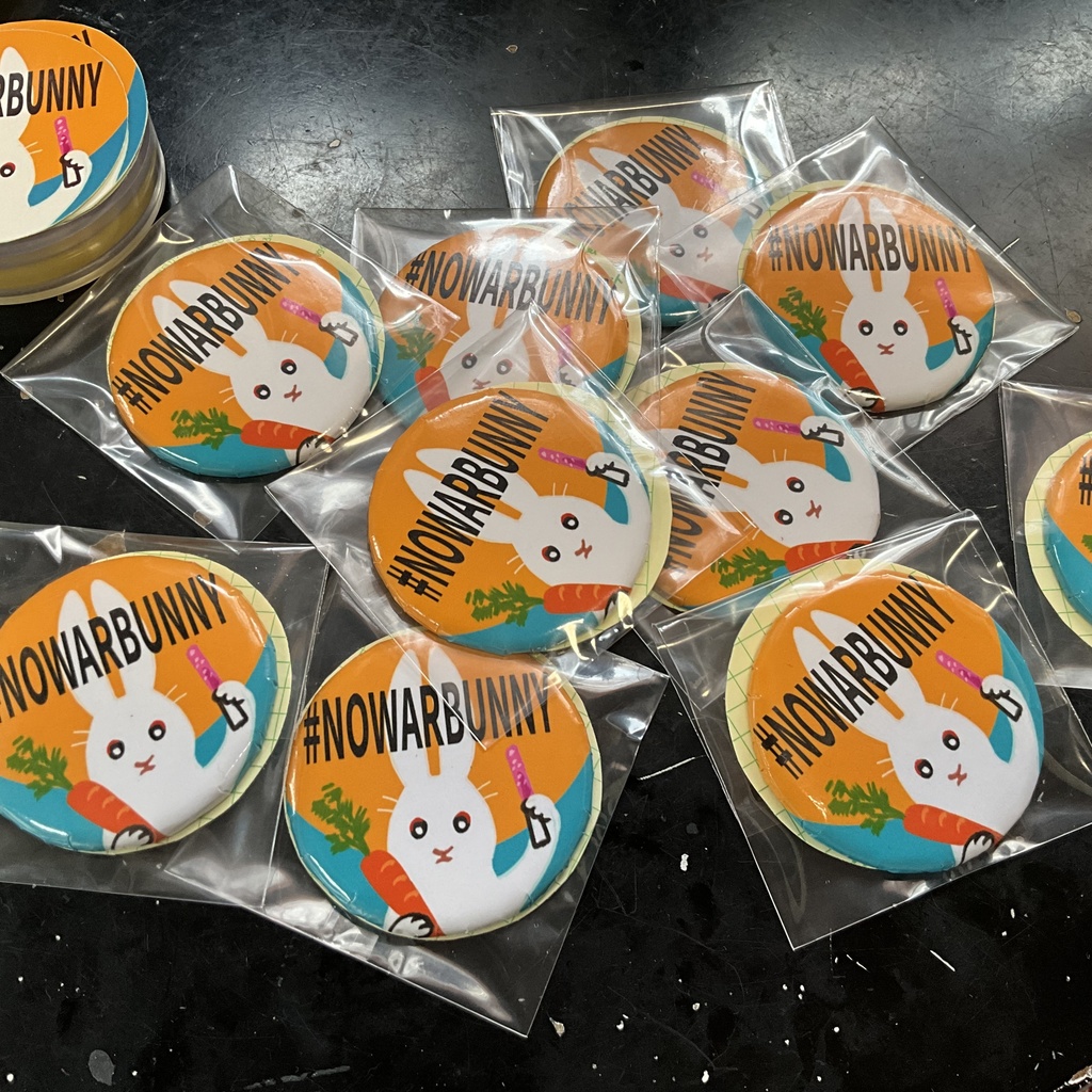 #NOWARBUNNY アピール缶バッジ＆ステッカーセット