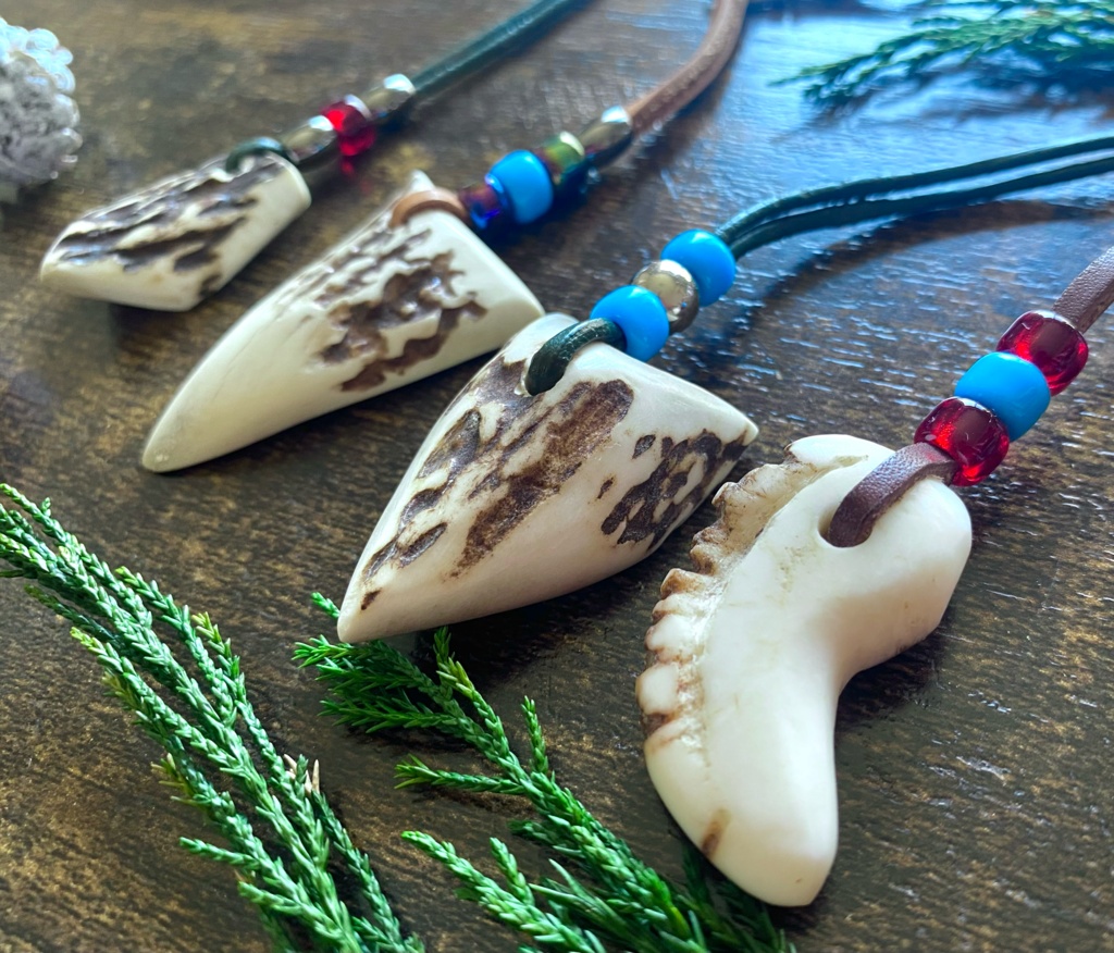 鹿の角キーホルダー　矢尻　勾玉