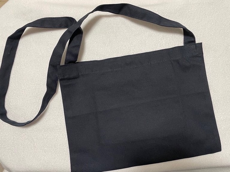 イサン&シンクレア&ドンキホーテのサコッシュ