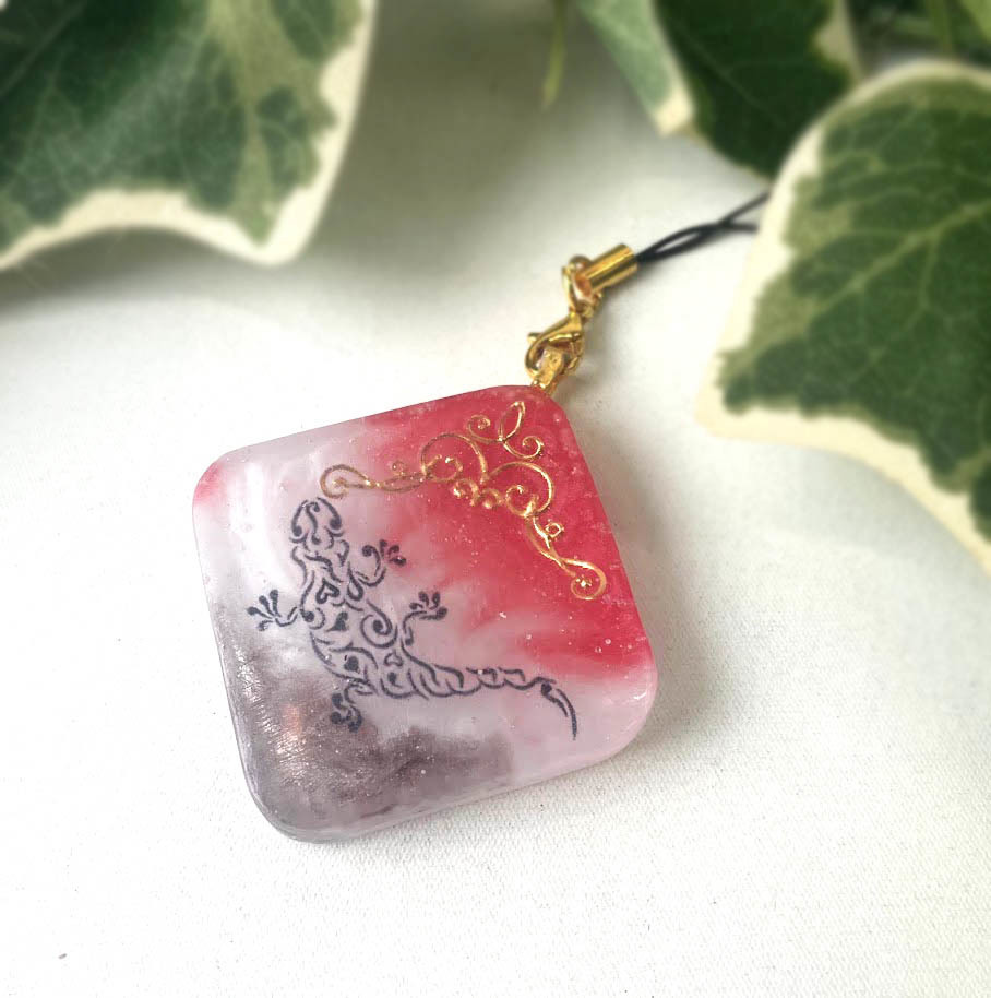 ★コラボ商品★VRChatアバタータトゥーデザインのレジンスラップ★赤トカゲ