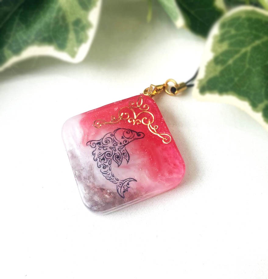 ★コラボ商品★VRChatアバタータトゥーデザインのレジンスラップ★赤イルカ