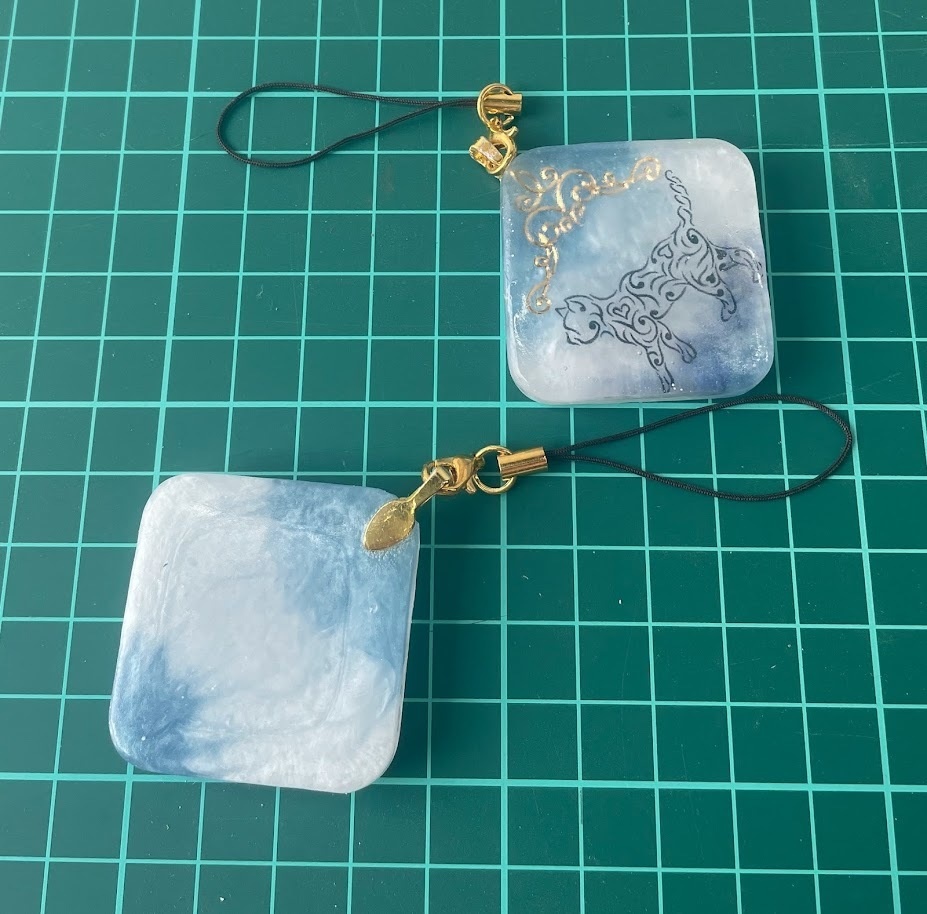 ★コラボ商品★VRChatアバタータトゥーデザインのレジンスラップ★青ニャンコ