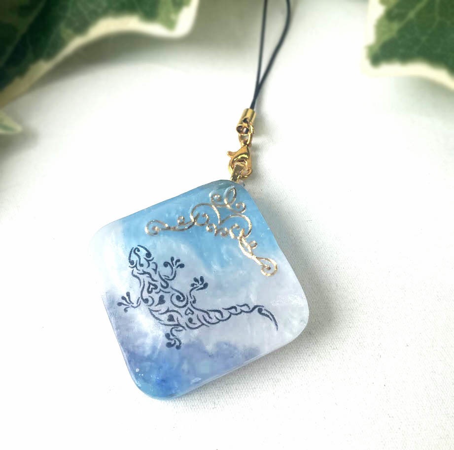 ★コラボ商品★VRChatアバタータトゥーデザインのレジンスラップ★青トカゲ